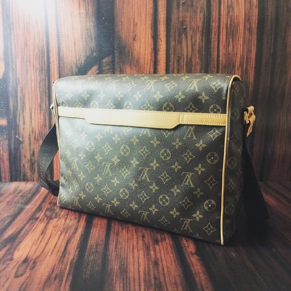 Louis Vuitton Abbesses Monogram Large Messenger - Picture 3 of 10